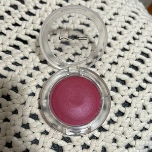 MAC Glow Play Blush in Rosy Does It